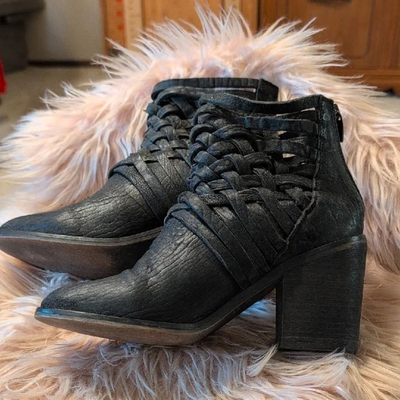 Free People Black Textured Ankle Booties - Picture 4 of 6